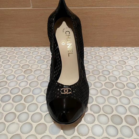 Chanel heels. Never worn. - Picture 2 of 5